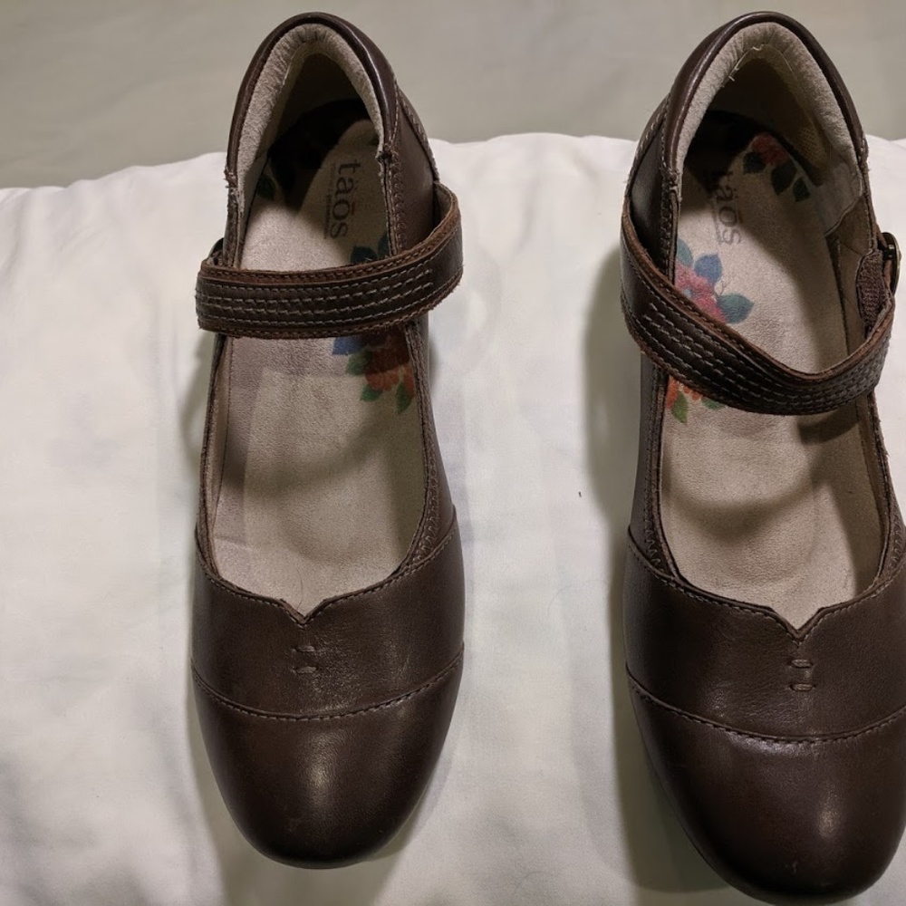 Brown leather Mary Janes